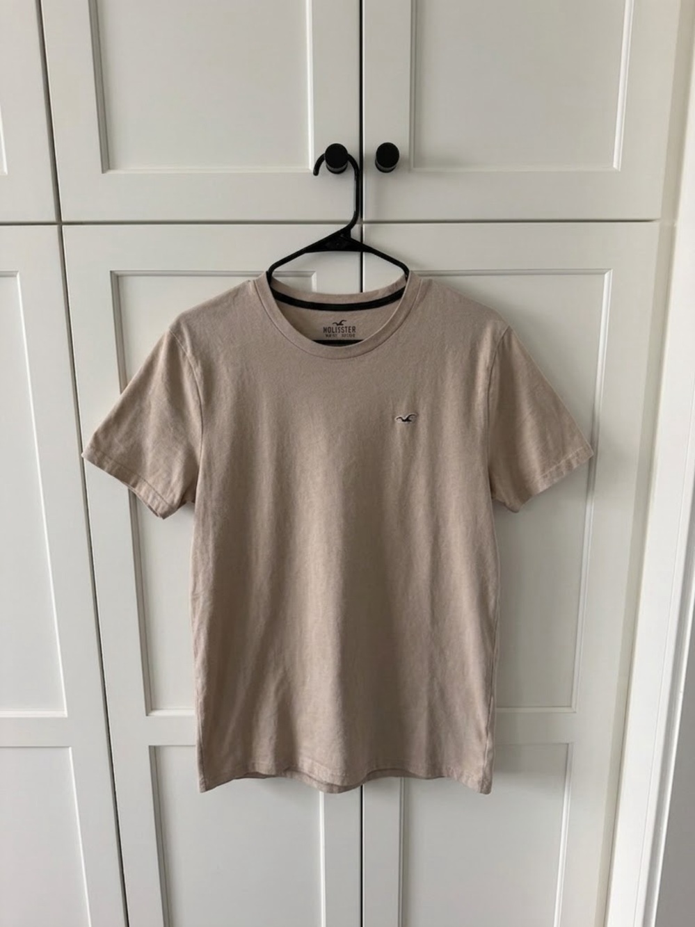 Hollister Men's Short-Sleeve Crew Tee in Beige